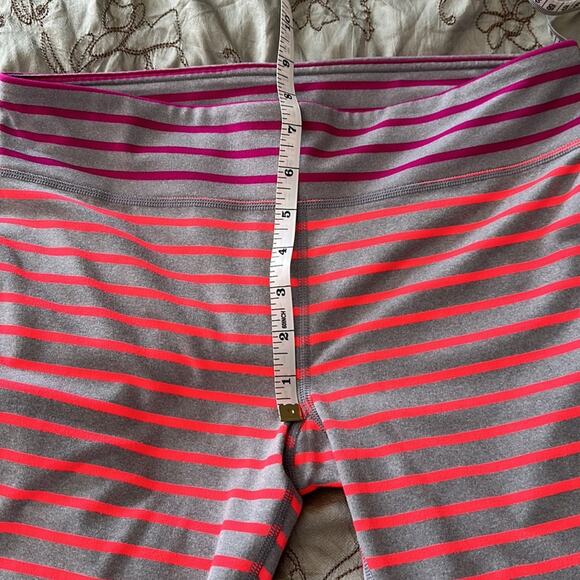 Under Armour | Striped Leggings Size M - Picture 8 of 9